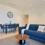 Chic 16th-floor With Stunning Sea Views 아파트