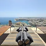 아파트 Chic 16th-floor With Stunning Sea Views