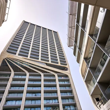 Chic 16th-floor With Stunning Sea Views 아파트
